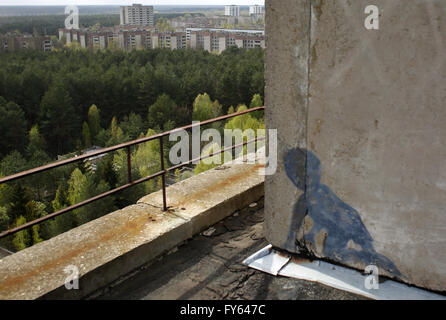 A picture taken on April 22, 2016 shows the graffiti on the wall of the abandoned house in the ghost town Prypyat where workers of the Chornobyl nuclear plant lived. Following the explosion at the fourth power unit Chornobyl Nuclear Power Station in 1986 people had to leave their homes so to never return back. Evacuation of the population lasted 3 hours on April 27th, 1986. The city remains a ghost town near the Chernobyl Nuclear Power Plant and is still empty. 22nd Apr, 2016. Credit:  Anatolii Stepanov/ZUMA Wire/Alamy Live News Stock Photo