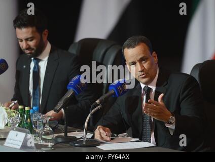 Kuwait. 22nd Apr, 2016. United Nations Special Envoy to Yemen Ismail Ould Cheikh Ahmed (R) attends a press conference at Kuwait's information ministry in Kuwait City, Kuwait on April 22, 2016. Credit:  Noufal Ibrahim/Xinhua/Alamy Live News Stock Photo