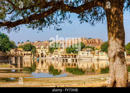 Gadi Sagar (Gadisar) Lake is one of the most important tourist attractions in Jaisalmer, Rajasthan, North India. Artistically ca Stock Photo