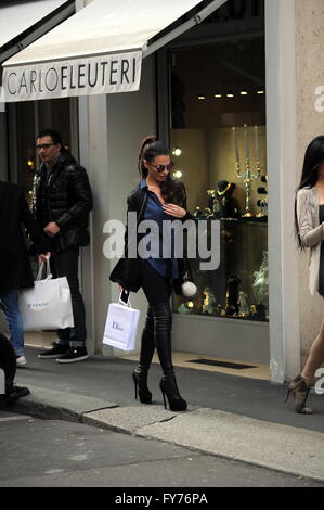 Milan, Barbara Guerra and her best friend Alessandra Sorcinelli, two of Olgettina vallettopoli involved in the scandal, come downtown for shopping. Here it is a walk in via Montenapoleone.  Featuring: Barbara Guerra, Alessandra Sorcinelli When: 11 Mar 201 Stock Photo