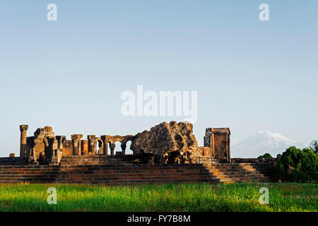 Eurasia, Caucasus region, Armenia, Zvarnots archaeological ruin, Unesco World Heritage Site Mount Ararat (5137m) in Turkey behin Stock Photo