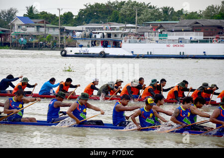 Thai people join with Long boat Racing at Chaopraya river on November 8, 2015 in Nonthaburi, Thailand Stock Photo