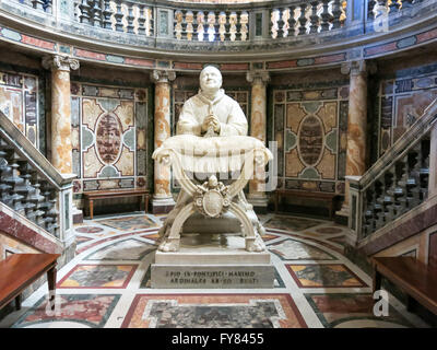 Statue Pope Pius IX in Basilica di Santa Maria Maggiore or Basilica of Saint Mary Major in Rome, Italy Stock Photo