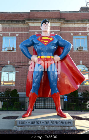 Metropolis, IL, USA – March 25, 2016: Statue of Superman outside the Museum and hometown in Metropolis, Illinois Stock Photo