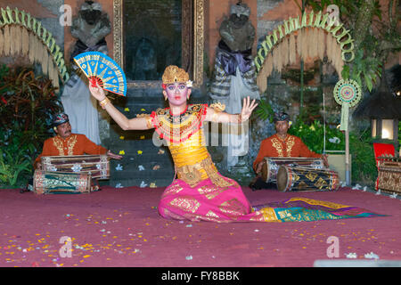 Legong dance performed by Bina Remaja troupe, Ubud palace, Bali, Indonesia Stock Photo