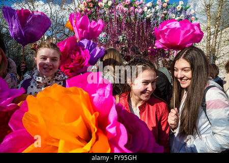 Moscow, Russia. 23 April, 2016. People take part in a flower parade as part of the Moscow Spring festival in central Moscow, Russia Credit:  Nikolay Vinokurov/Alamy Live News Stock Photo