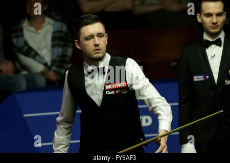Sheffield, UK. 24th April, 2016. 2016 Betfred World Snooker Championships. Kyren Wilson in action against Mark Allen in the 2nd round at world Snooker, at the Crucible Theater, Sheffield, England Credit:  Action Plus Sports Images/Alamy Live News Stock Photo