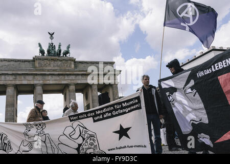 Berlin, Berlin, Germany. 24th Apr, 2016. Protesters during the rally for the release of MUMIA ABU-JAMAL and the support of the Black Lives Matter movement in front Brandenburg Gate next to the US Embassy in Berlin held under the motto 'FREE MUMIA - Free Them ALL'. The protestants gather on the occasion of the 62nd birthday of MUMIA ABU-JAMAL, a former death-row inmate and Black Panther convicted in the 1981 murder of Philadelphia police officer DANIEL FAULKNER. The fifth visit to Germany by US President BARACK OBAMA in Hannover also begins on April 24, 2016. (Credit Image: © Jan Scheunert vi Stock Photo