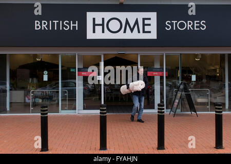 British Home Stores (BHS) store at Cardiff Bay retail park, Cardiff. BHS has gone into administration. Stock Photo