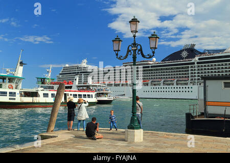 Cruise ship MSC Magnifica, IMO 9387085, in Venice Stock Photo