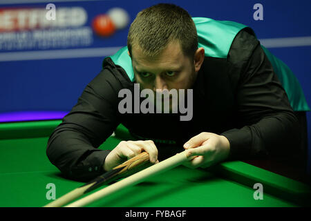 Sheffield, UK. 24th Apr, 2016. 24.04.2016: 2016 Betfred World Snooker Championships. Mark Allen in action against Kyren Wilson in the 2nd round at world Snooker, at the Crucible Theater, Sheffield, England. © Michael Cullen/ZUMA Wire/Alamy Live News Stock Photo