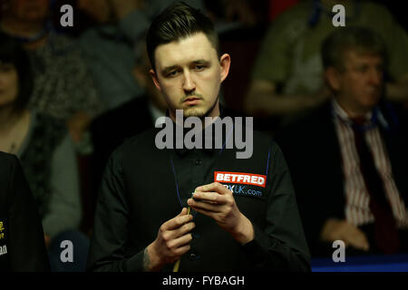 Sheffield, UK. 24th Apr, 2016. 24.04.2016: 2016 Betfred World Snooker Championships. Kyren Wilson in action against Mark Allen in the 2nd round at world Snooker, at the Crucible Theater, Sheffield, England. © Michael Cullen/ZUMA Wire/Alamy Live News Stock Photo