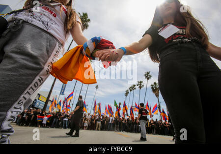 Los Angeles, USA. 24th Apr, 2016. Armenians march along Hollywood Boulevard to mark the 101st anniversary of the genocide of Armenians in 1915 in Los Angeles, the United States on April 24, 2016. © Zhao Hanrong/Xinhua/Alamy Live News Stock Photo