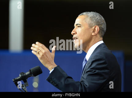 Hanover, Germany. 25th Apr, 2016. US President Barack Obama gives a speech at the Hannover Messe industrial technology trade fair in Hanover, Germany, 25 April 2016. The USA is this year's partner country at the trade fair. The US President is on a two-day visit to Germany. Photo: SEBASTIAN GOLLNOW/dpa/Alamy Live News Stock Photo