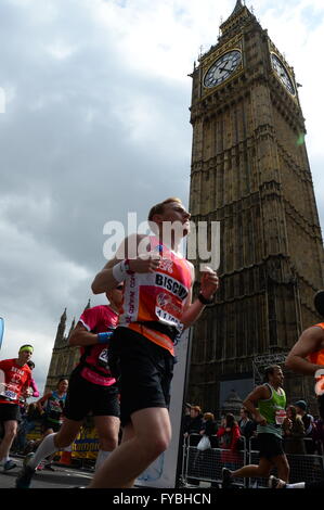 London, UK. 24th Apr, 2016. 24 April,2016. London Marathon road runners Credit:  AH288/Alamy Live News Stock Photo