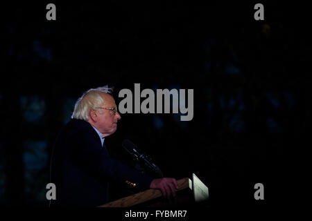 Hartford, Connecticut, USA. 24th April, 2016. Bernie Sanders speaks at ...