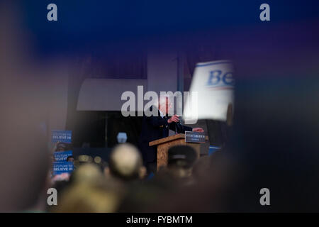 Hartford, Connecticut, USA. 24th April, 2016. Bernie Sanders speaks at ...