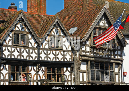 Harvard House in the centre of Stratford upon Avon with the United States Stars and Stripes flag flying Stock Photo