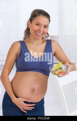 PREGNANT WOMAN NUTRITION Stock Photo