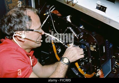 NASA astronaut Norm Thagard performs the Fluids Experiment System in the International Microgravity Laboratory science module aboard the Space Shuttle Discovery mission STS-42 January 29, 1992 in Earth Orbit. Stock Photo