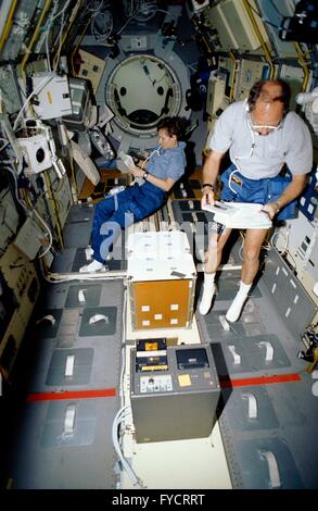 NASA astronaut Norm Thagard, right, and fellow astronaut Canadian Roberta Bondar work on International Microgravity Laboratory Spacelab experiments in the Science Module aboard the Space Shuttle Discovery mission STS-42 January 30, 1992 in Earth Orbit. Stock Photo