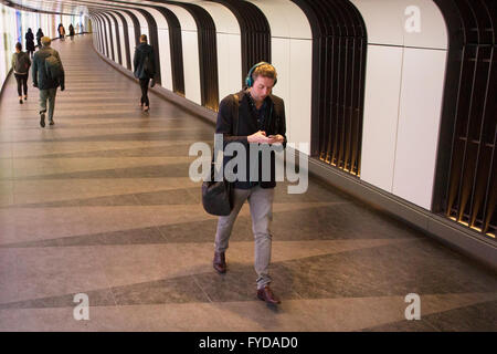 A pedestrian tunnel features an LED integrated lightwall and links St Pancras International and King's Cross St Pancras stations Stock Photo