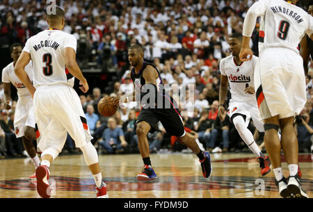 Portland, Oregon, USA. 25th April, 2016. April 25, 2016 - CHRIS PAUL (3) looks to pass. The Portland Trail Blazers hosted the Los Angeles Clippers at the Moda Center on April 25, 2016. Credit:  David Blair/ZUMA Wire/Alamy Live News Stock Photo
