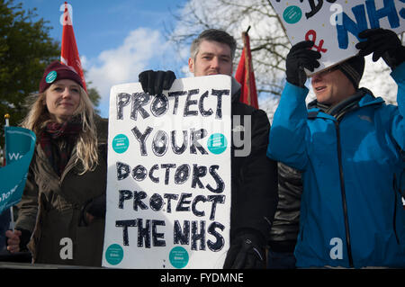 Wirral, UK. 26th April 2016. Junior Doctors, at Arrowe Park Hospital, Wirral, stage the first national all-out strike in the history of the NHS, in protest at the proposed new contracts being introduced by Health Secretary, Jeremy Hunt, disrupting accident and emergency, intensive care, maternity and routine operations. © Paul Warburton/Alamy Live News Stock Photo