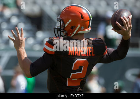 April 26, 2016 - Former Cleveland Browns quarterback Johnny Manziel indicted for domestic violence by a Dallas grand jury. Pictured: September 13, 2015, Cleveland Browns quarterback Johnny Manziel (2) throws the ball prior to the NFL game between the Cleveland Browns and the New York Jets at MetLife Stadium in East Rutherford, New Jersey. Christopher Szagola/CSM © Cal Sport Media/Alamy Live News Stock Photo