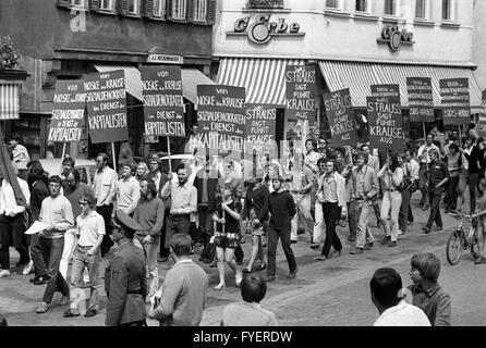 Demonstration on 30 June 1970 in Tuebingen against the ban of the SDS ...