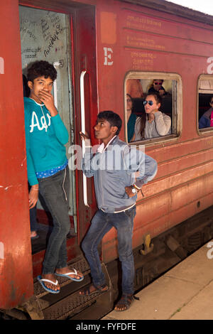 Sri Lanka, Pattipola Railway Station, young local men outside 3rd class carriage Stock Photo