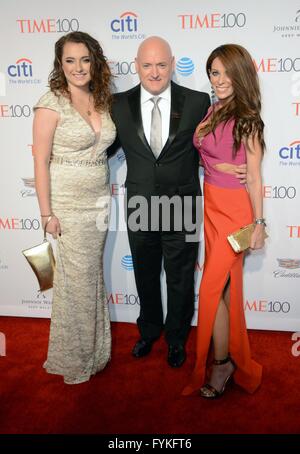 New York, NY, USA. 26th Apr, 2016. Scott Kelly, Amiko Kauderer at arrivals for TIME 100 Gala Dinner 2016, Jazz at Lincoln Center's Frederick P. Rose Hall, New York, NY April 26, 2016. Credit:  Derek Storm/Everett Collection/Alamy Live News Stock Photo