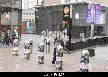 Glasgow, Scotland, UK. 27th Apr, 2016. UK weather - taking selfies in the flurries of snow and hail in Glasgow on an otherwise bright sunny day in Glasgow Credit:  Kay Roxby/Alamy Live News Stock Photo