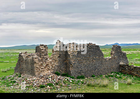 Ruins of the Kitan fortress Khar Bukh Balgas, Dashinchilen, Bulgan Aimag, Mongolia Stock Photo