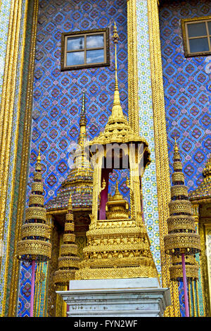 pavement gold    temple   in   bangkok  blue Stock Photo