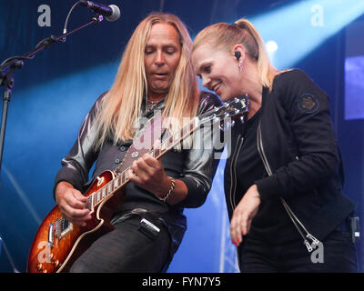 Uwe Hassbecker and Singer Anna Loos (Silly) Stock Photo