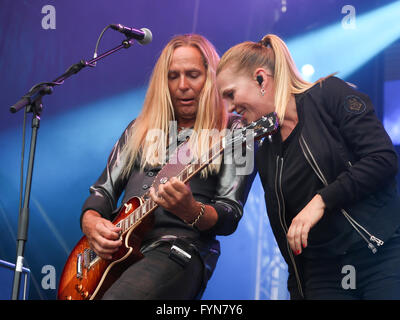 Uwe Hassbecker and Singer Anna Loos (Silly) Stock Photo