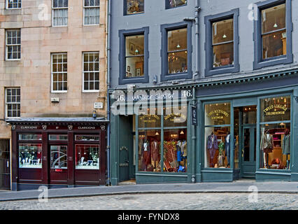 Traditional shop frontages on the curving terrace of West Bow, Victoria Street, Edinburgh Old Town, Scotland UK Stock Photo