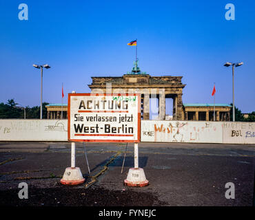 August 1986, leaving West Berlin warning sign in front of the Berlin Wall, Brandenburg Gate in East Berlin, West Berlin side, Germany, Europe, Stock Photo