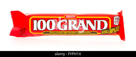 A 100 Grand Bar, a chocolate candy bar made by Nestlé Stock Photo - Alamy