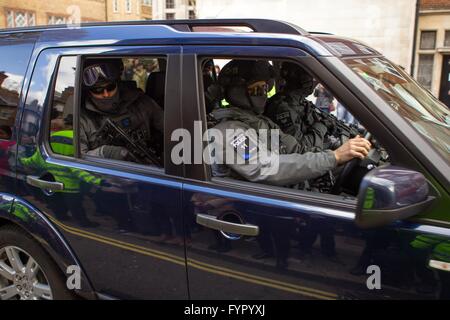 Counter Terrorist Specialist Firearms Officers in a Land Rover Discovery Stock Photo