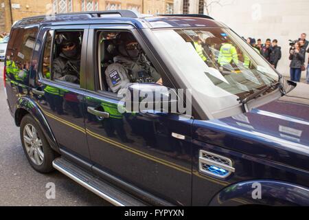 Counter Terrorist Specialist Firearms Officers in a Land Rover Discovery Stock Photo