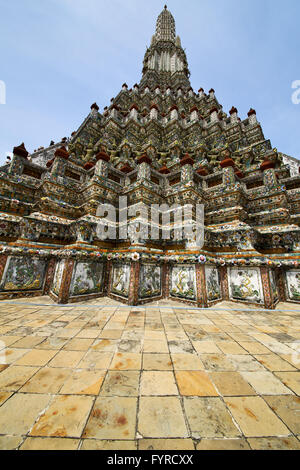 pavement gold    temple     bangkok   temple Stock Photo