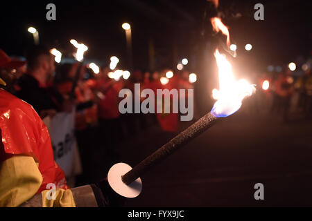 Staff members of car maker Ford take part in a warning strike during the late shift at the company's manufacturing premises in Cologne, Germany, 29 April 2016.  German workers union IG Metall (IGM) has launched nationwide warning strikes on Friday 29 April, following the fruitless tariff negotiations with employers in Germany's metal and electronics manufacturing industries. The deadline for the duty not to engage in industrial action, which according to German labour law, prohibits strikes and further industrial actions, had expired at midnight. Photo:  Federico Gambarini/dpa Stock Photo