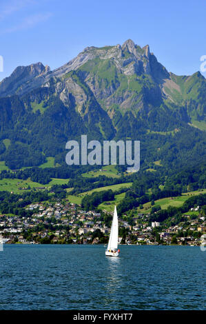 Sailing boat, Mount Pilatus, Hergiswil, Lake Lucerne, Nidwalden, Switzerland / Vierwaldstattersee, Vierwaldstättersee, Lake of the Four Forested Cantons Stock Photo