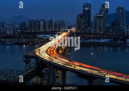 Rush hour traffic over Cheongdam bridge Stock Photo