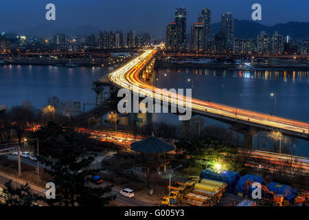 Rush hour traffic over Cheongdam bridge Stock Photo