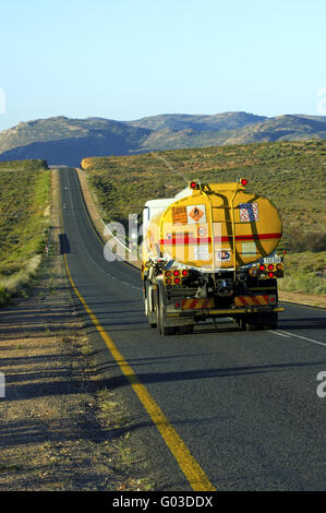 Shell tank truck on the N7 near Springbok, South Stock Photo