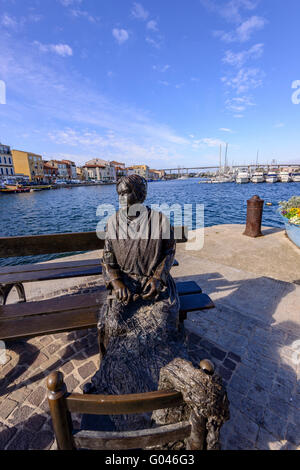 Statut Pont de la Passe nord Martigues Bouche du Rhone Provence 13 France Stock Photo