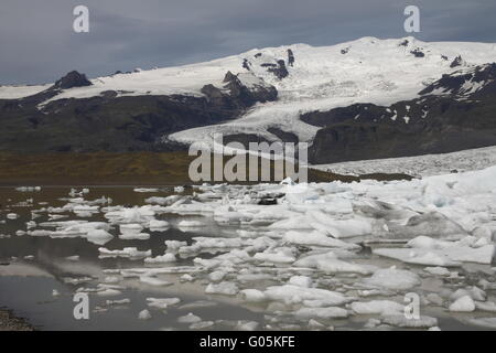 Icebergs in Fjallsárlón. Fjallsárlón is a glacier lagoon formed in front of the Fjallsjökull glacier in South-East Iceland. Stock Photo